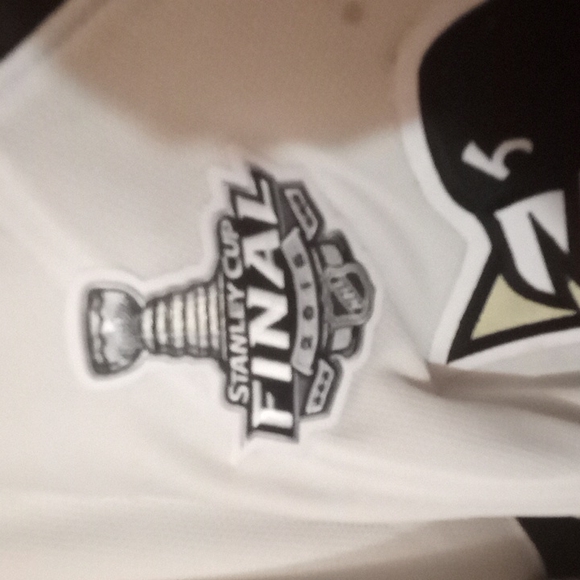 Kris kunitz jersey, Stanley cup final patch, never been washed, needs cleaned up - Picture 3 of 4